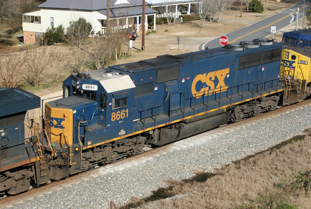 CSX 8661 on Q542